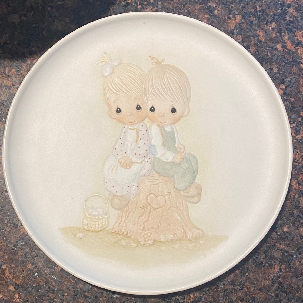 VINTAGE Precious Moments "Love One Another" collector's plate.